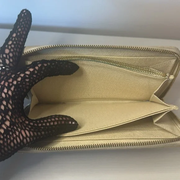 Louis Vuitton Damier Azure Long Zippy Wallet - Picture 15 of 16